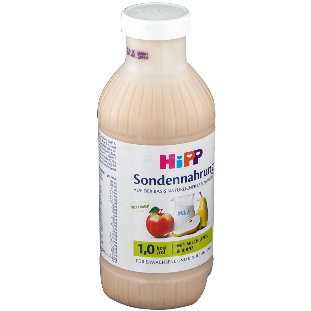 Eine Flasche HiPP Sondennahrung Milch, Apfel & Birne mit Abbildung von Obst und Milch.