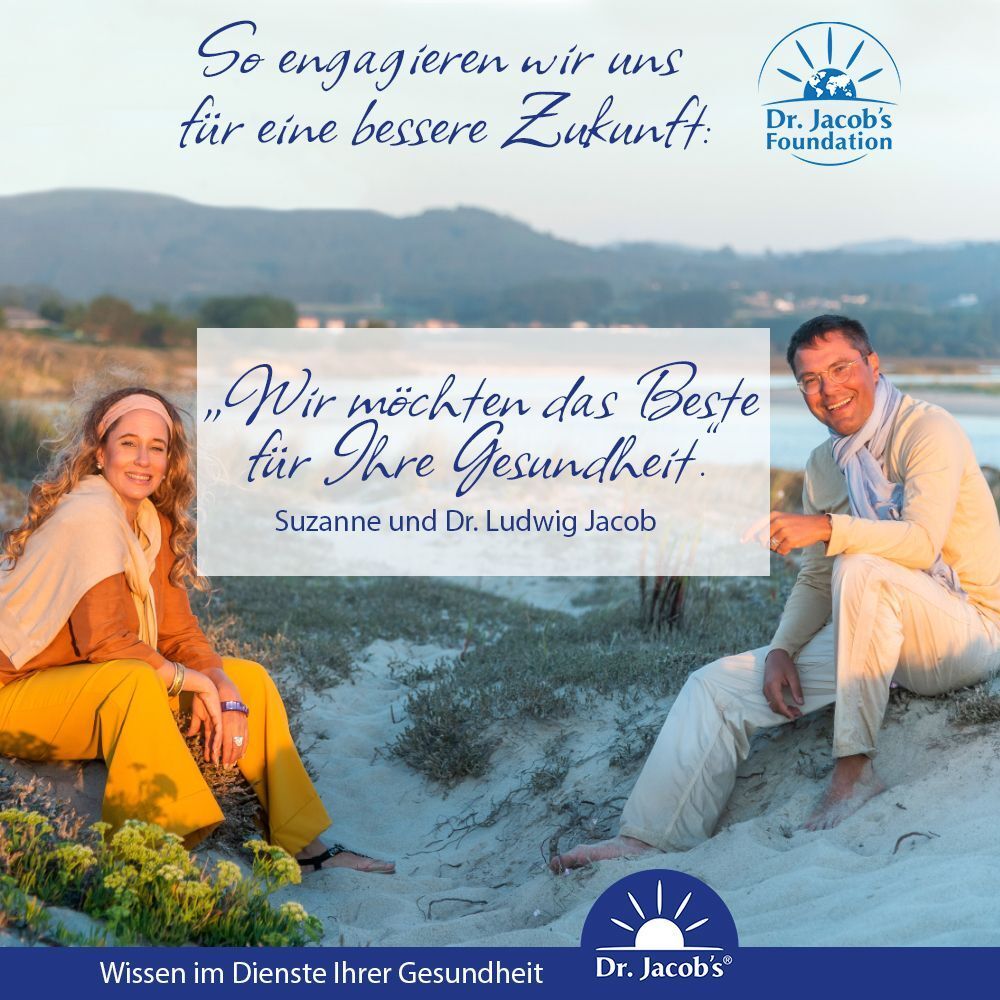 Ein Paar sitzt am Strand, mit Text über die Dr. Jacobs Foundation und ihr Engagement für Gesundheit.