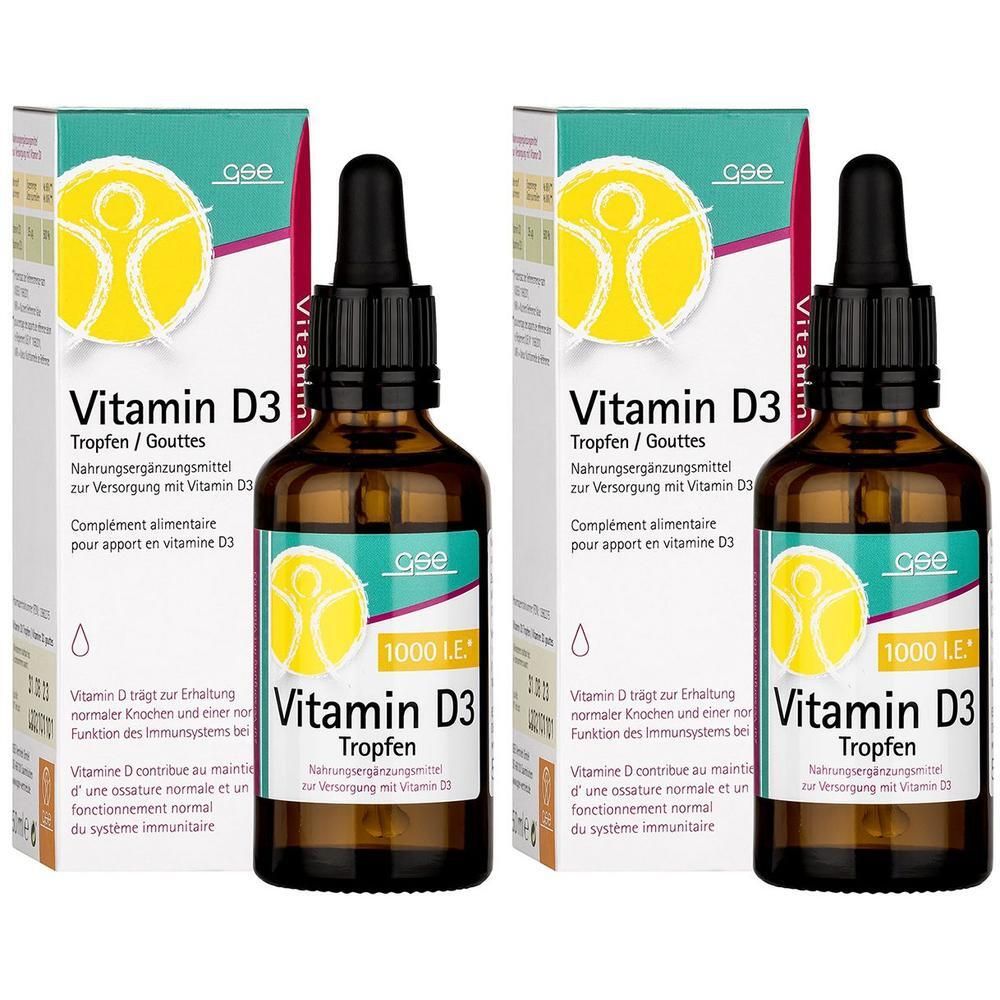 Zwei Flaschen Vitamin D3 Tropfen mit Pipettenverschluss, verpackt in Kartons mit gelbem Sonnensymbol.