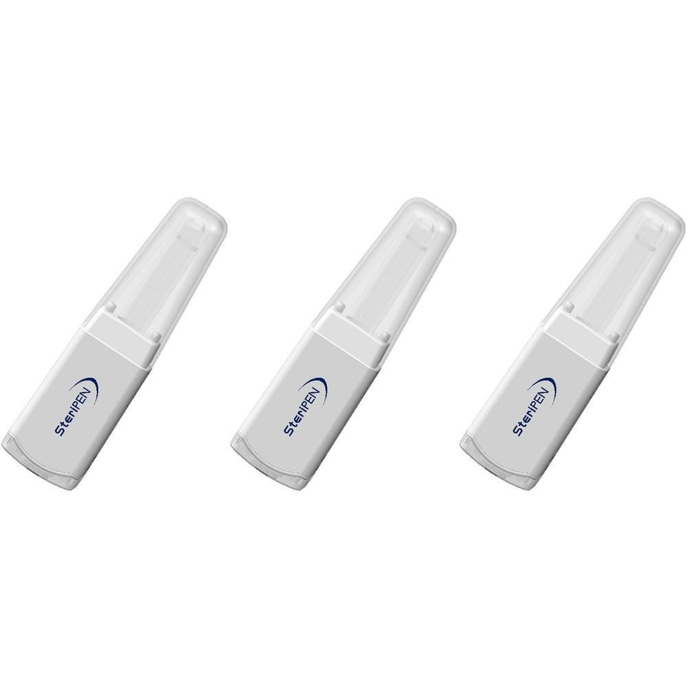 Drei SteriPen UV-Wasserentkeimer mit transparenten Kappen.