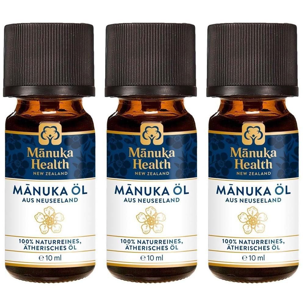 Drei Flaschen Manuka Öl, 10 ml, mit braunen Schraubverschlüssen und Etiketten mit blau-goldener Verzierung.