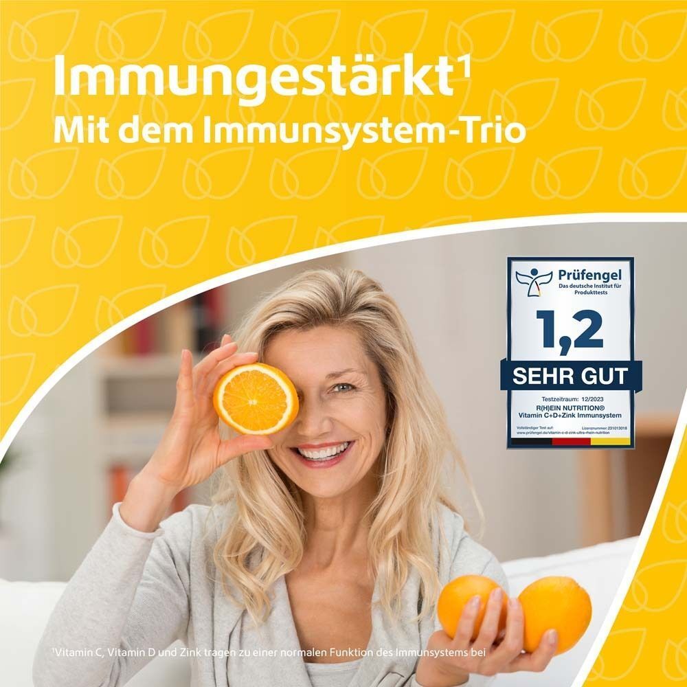 Frau hält eine Orangenscheibe vor das Auge, lächelnd. Ein Prüfsiegel ist sichtbar.