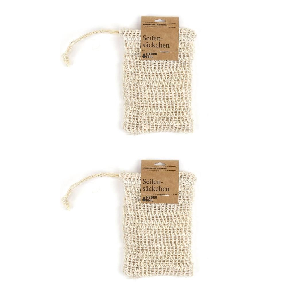 Zwei netzartige Seifensäckchen aus hellem Material mit Kordelzug und braunem Etikett.