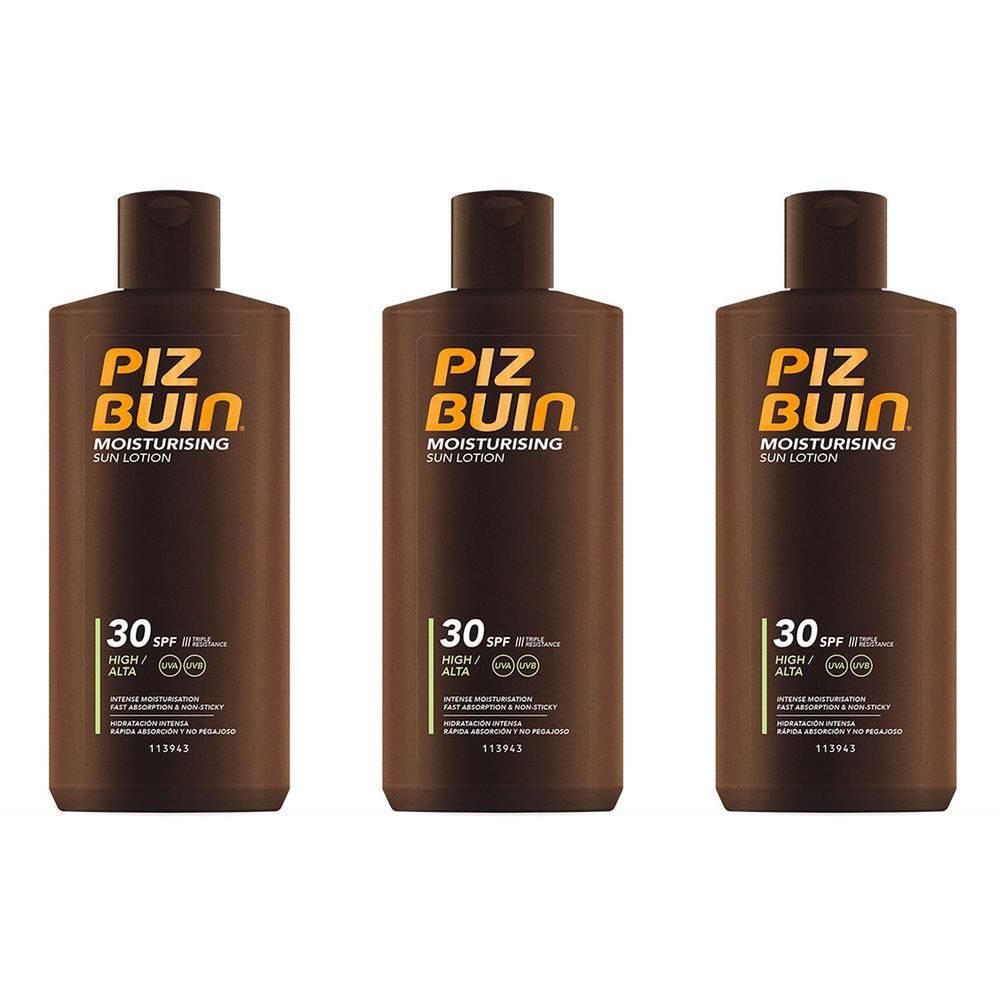 Drei braune Flaschen PIZ BUIN® Feuchtigkeitsspendende Sonnenlotion LSF 30 nebeneinander.