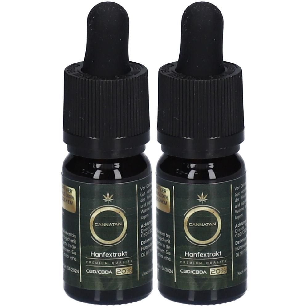 Zwei Flaschen CANNATAN Hanfextrakt mit Pipetten. Dunkle Glasflaschen mit grünen Etiketten, die CBD/CBDA 20% zeigen.
