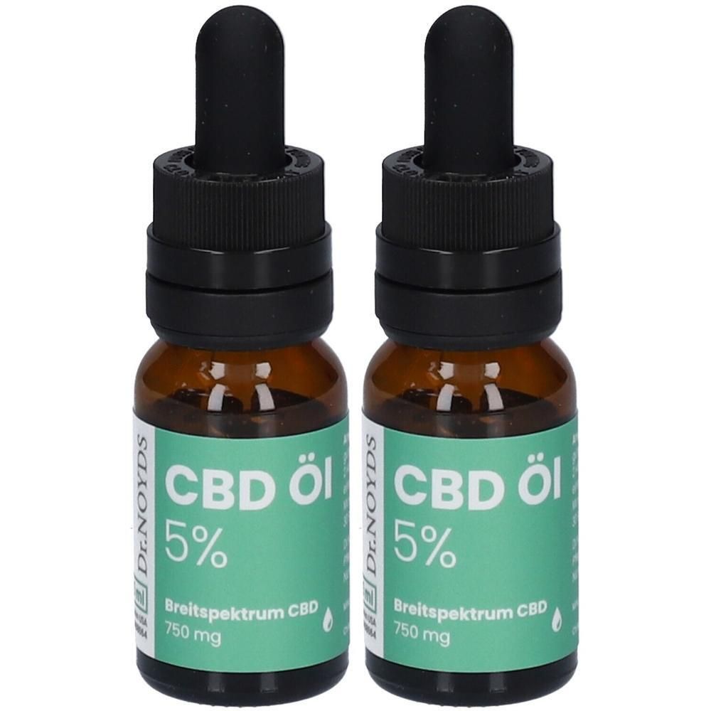 Zwei Flaschen Dr. NOYDS CBD Öl 5% mit Pipettenverschluss. Grüne Etiketten mit weißer Schrift.