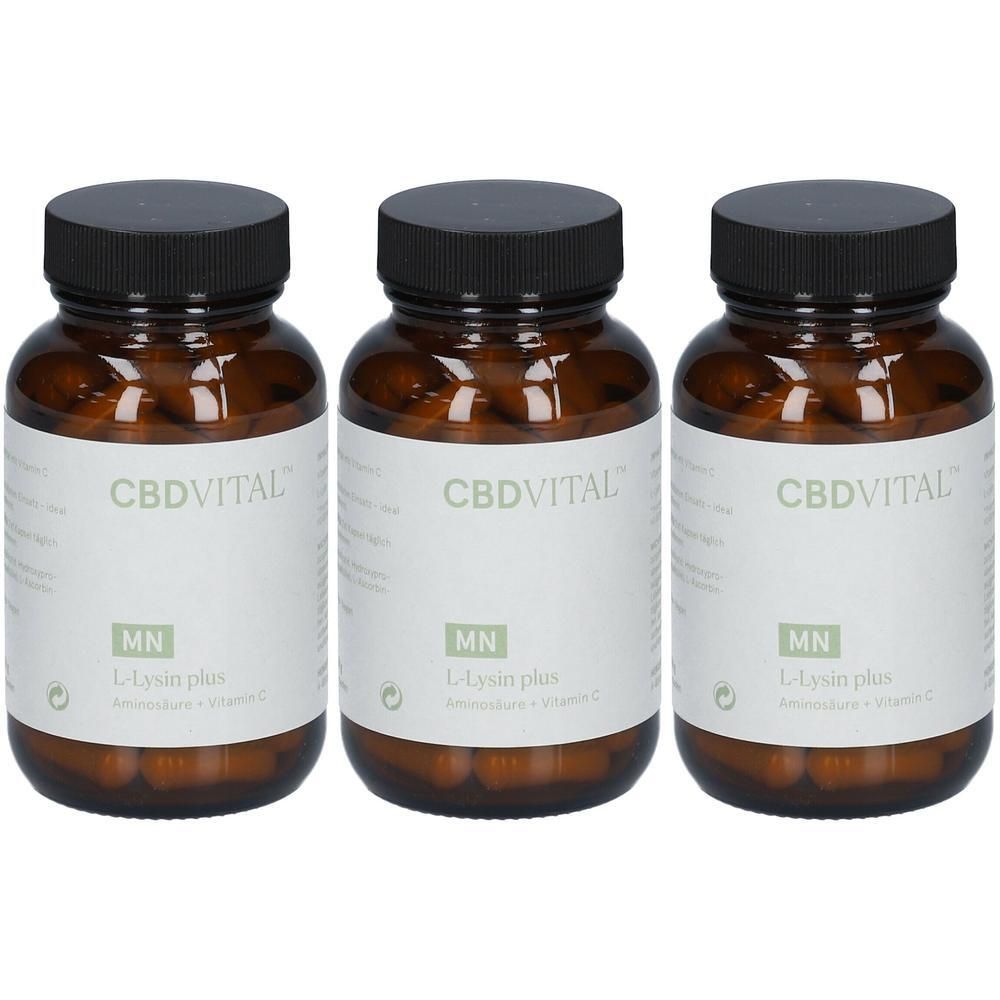 Drei braune Flaschen mit CBDVITAL L-Lysin plus Kapseln und schwarzen Deckeln.