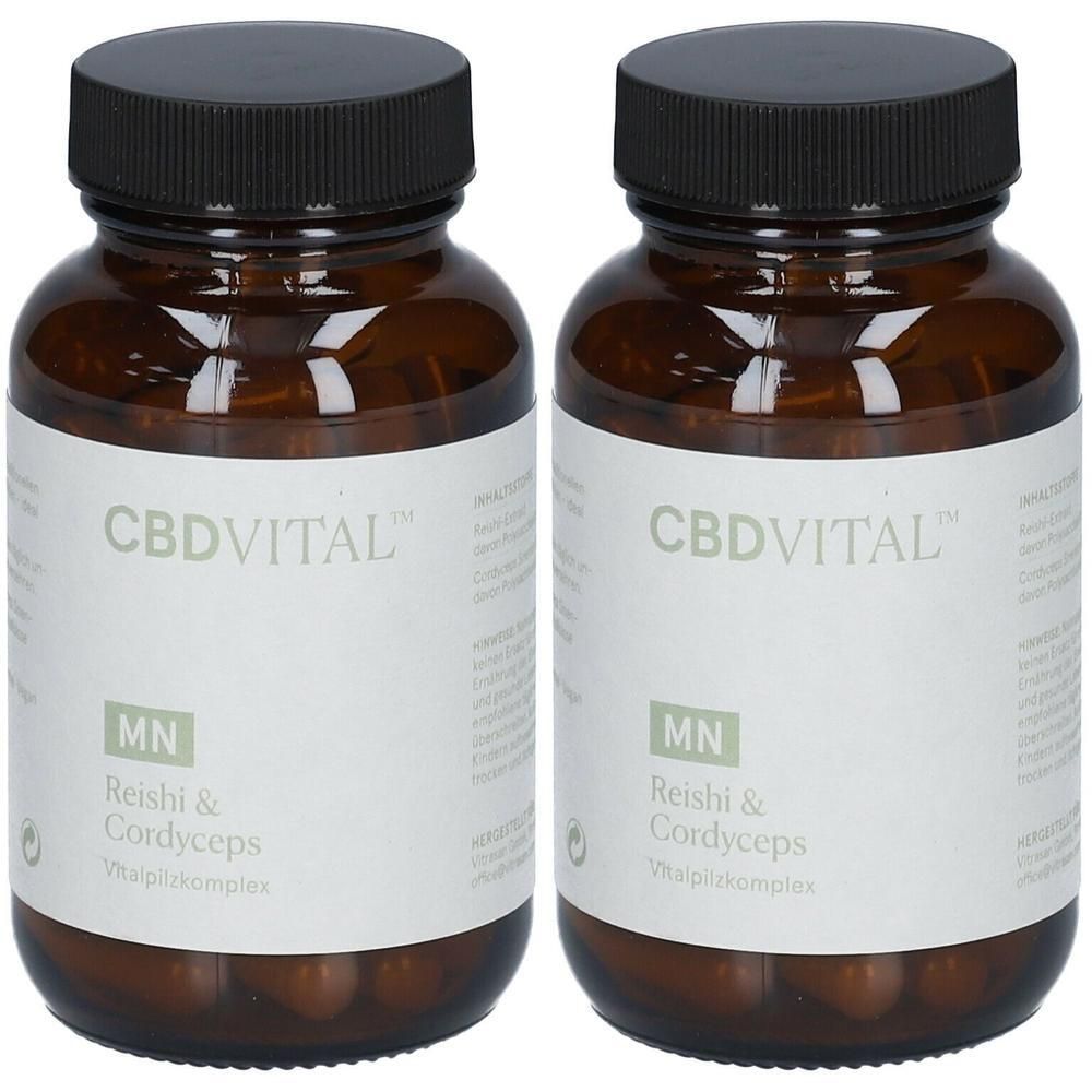 Zwei braune Glasflaschen mit schwarzen Deckeln, gefüllt mit Kapseln. Etiketten zeigen 'CBDVITAL Reishi & Cordyceps Vitalpilzkomplex'.