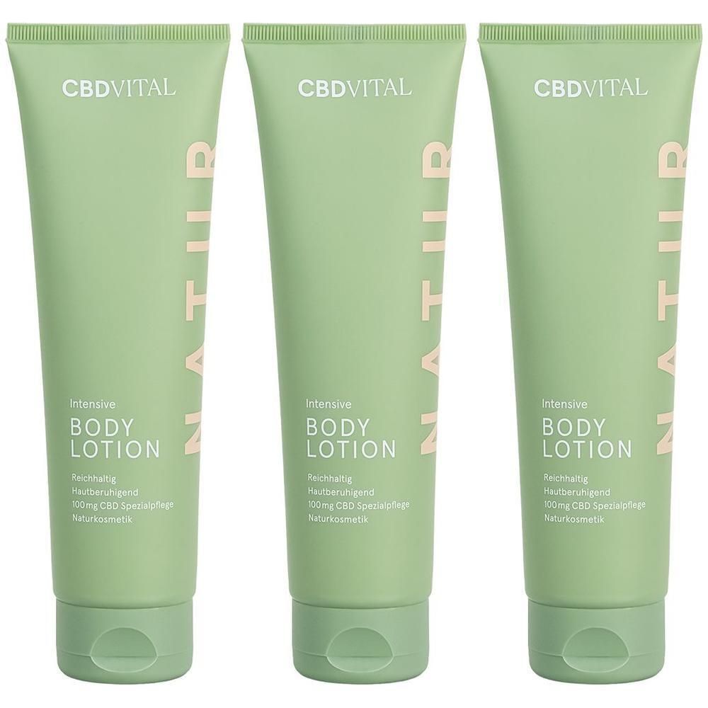 Drei grüne Tuben CBD VITAL Intensive Body Lotion mit vertikalem Schriftzug NATUR.