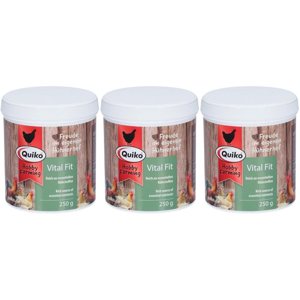 Drei Dosen Quiko Vital Fit für Hobby Farming, je 250g. Enthält essenzielle Nährstoffe.