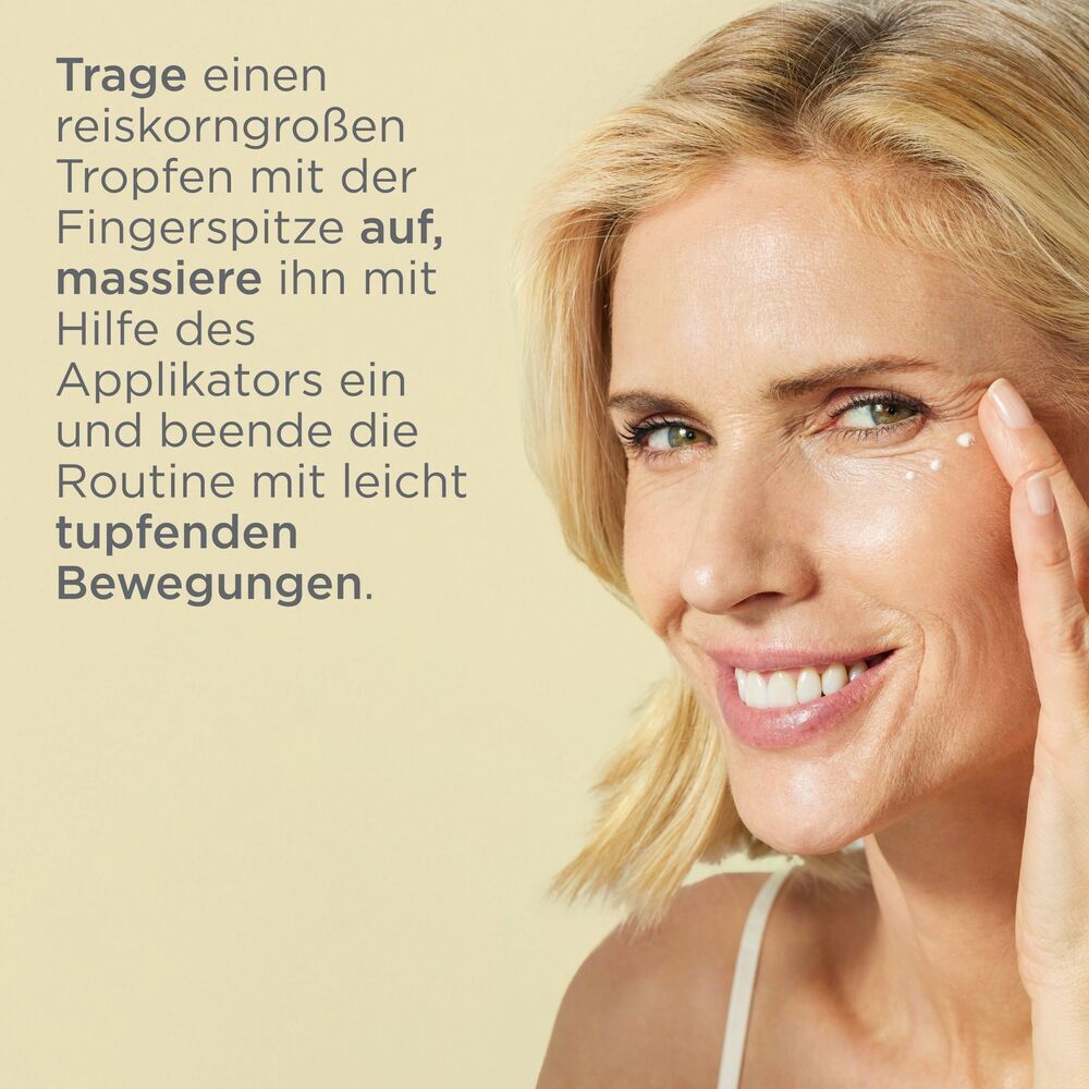 Frau mit Isdin Isdinceutics K-ox Eyes Augencreme auf den Fingerspitzen und am Auge. 15g.