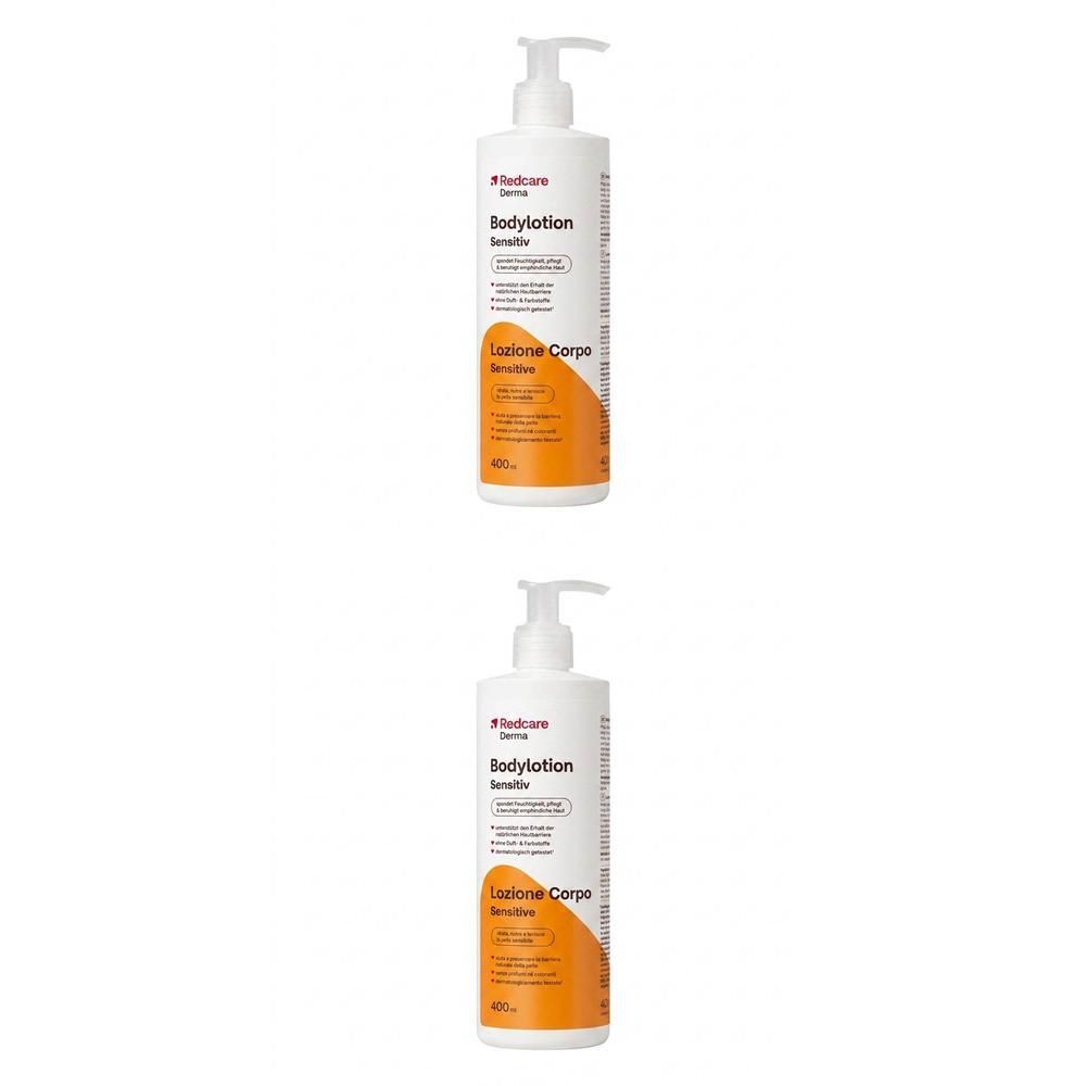 Zwei weiße Pumpflaschen mit Redcare Derma Bodylotion Sensitiv. Orangefarbene Etiketten mit Produktinformationen.