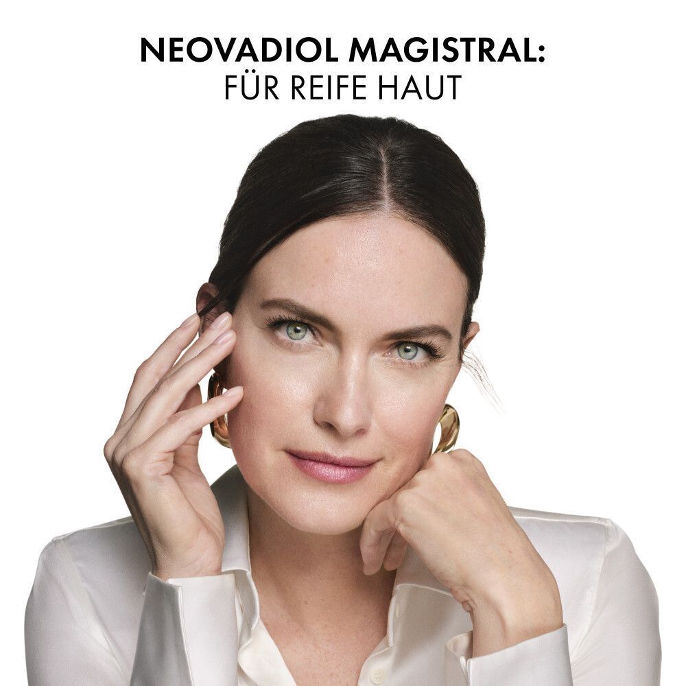 Frau mit nachdenklicher Pose, die Vichy Neovadiol Magistral für reife Haut.