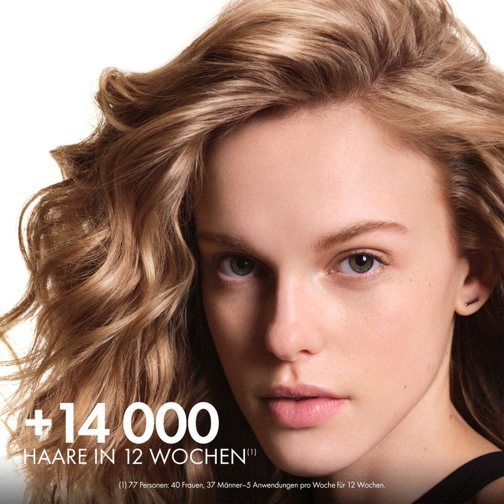 Frau mit vollem, blondem Haar. Text: +14.000 Haare in 12 Wochen.