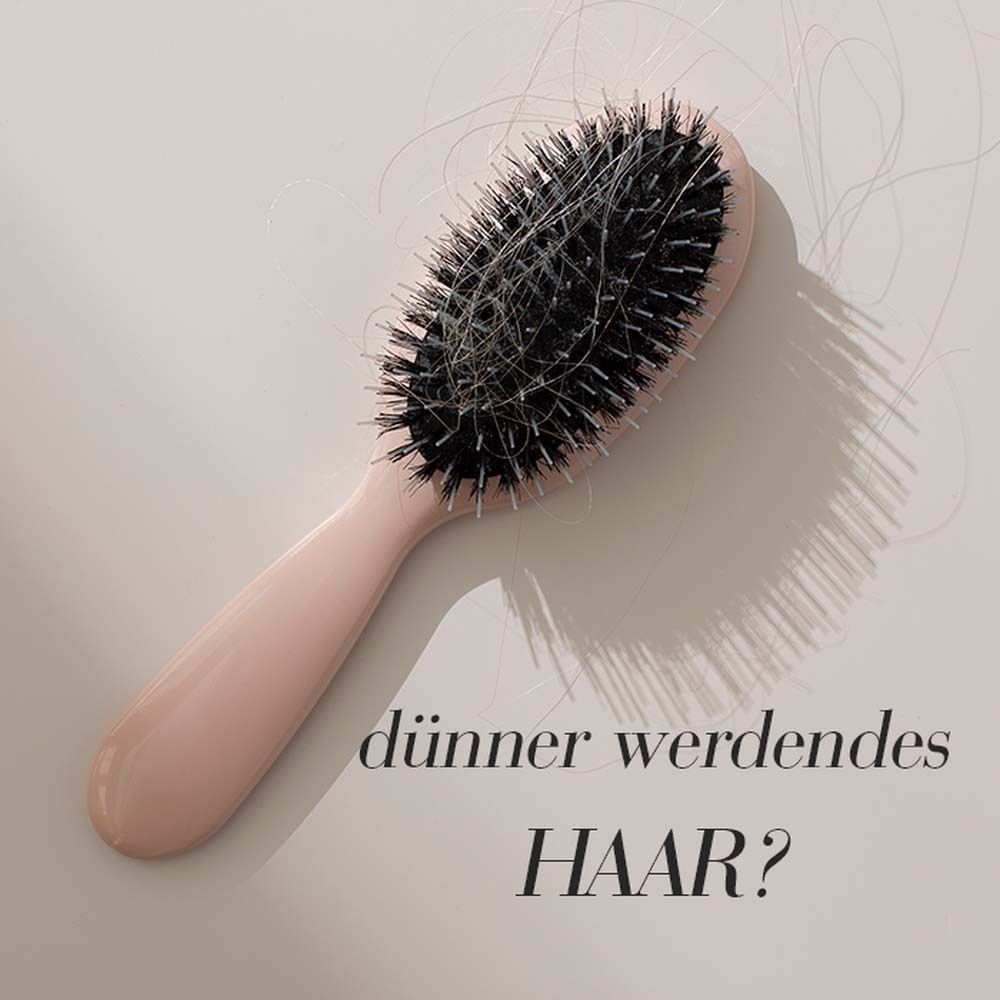 Rosa Haarbürste mit Haaren. Text: dünner werdendes HAAR?