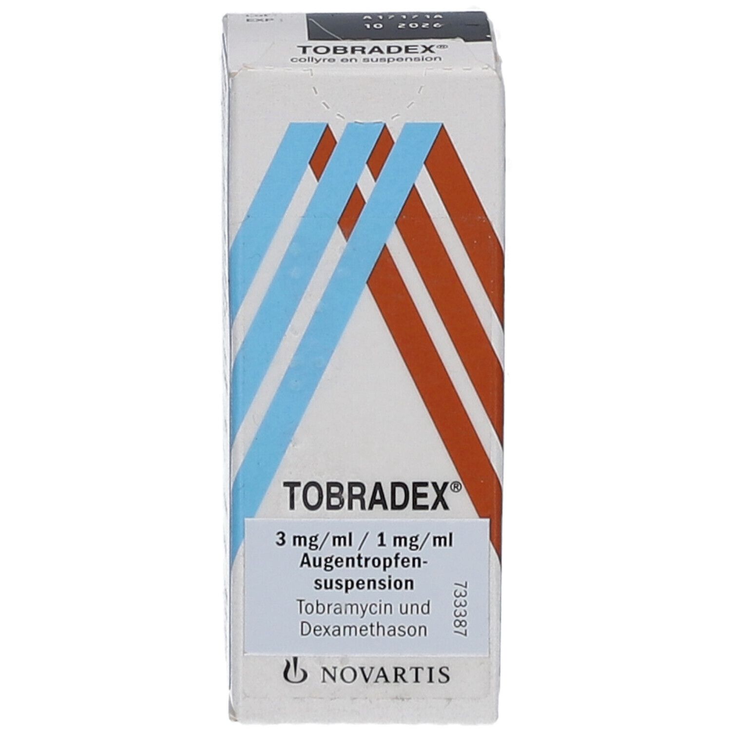 Vorderseite der Tobradex-Verpackung. Enthält Produktnamen, Dosierung und Inhaltsstoffe. Novartis Logo.