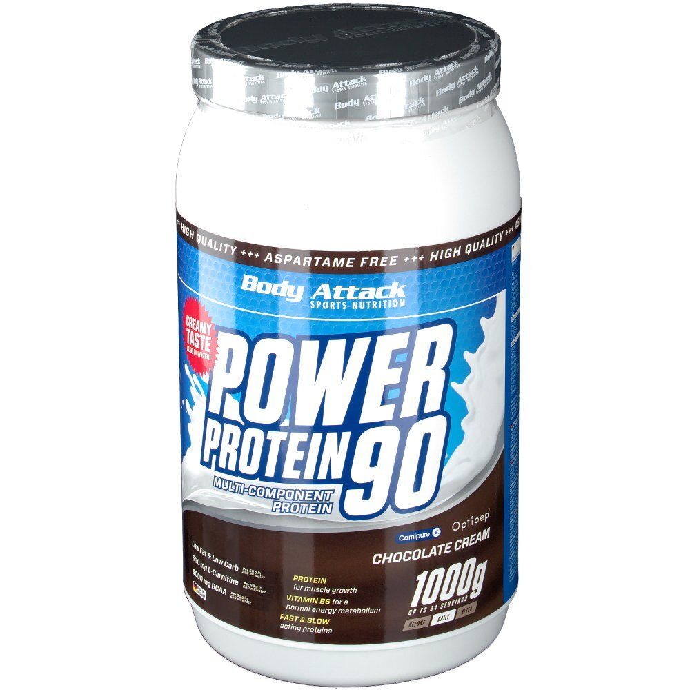 Weißes Proteinpulver-Behälter mit blauem Etikett. Aufschrift: Power Protein 90, 1000g, Geschmacksrichtung Schokolade. "Aspartame Free".