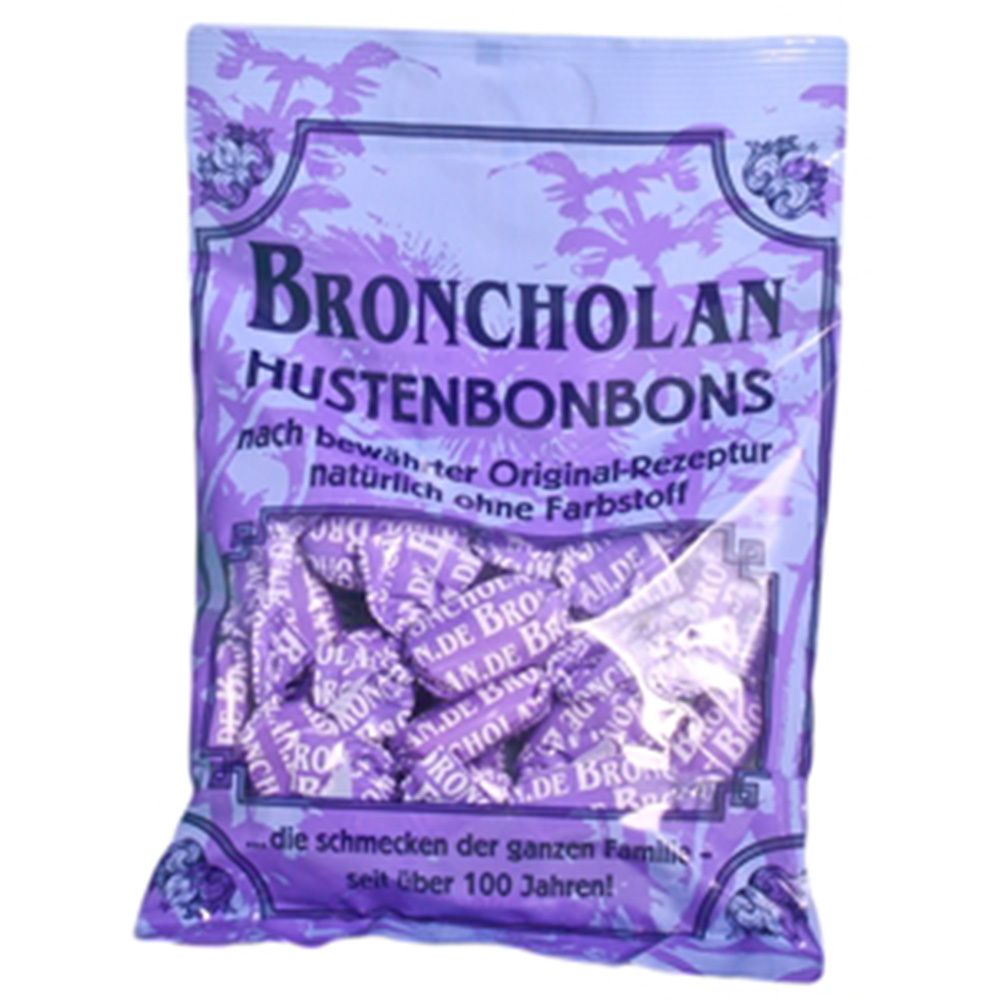 Beutel mit Hustenbonbons. Aufschrift: Broncholan Hustenbonbons, ohne Farbstoff. Einzeln verpackte Bonbons sichtbar.