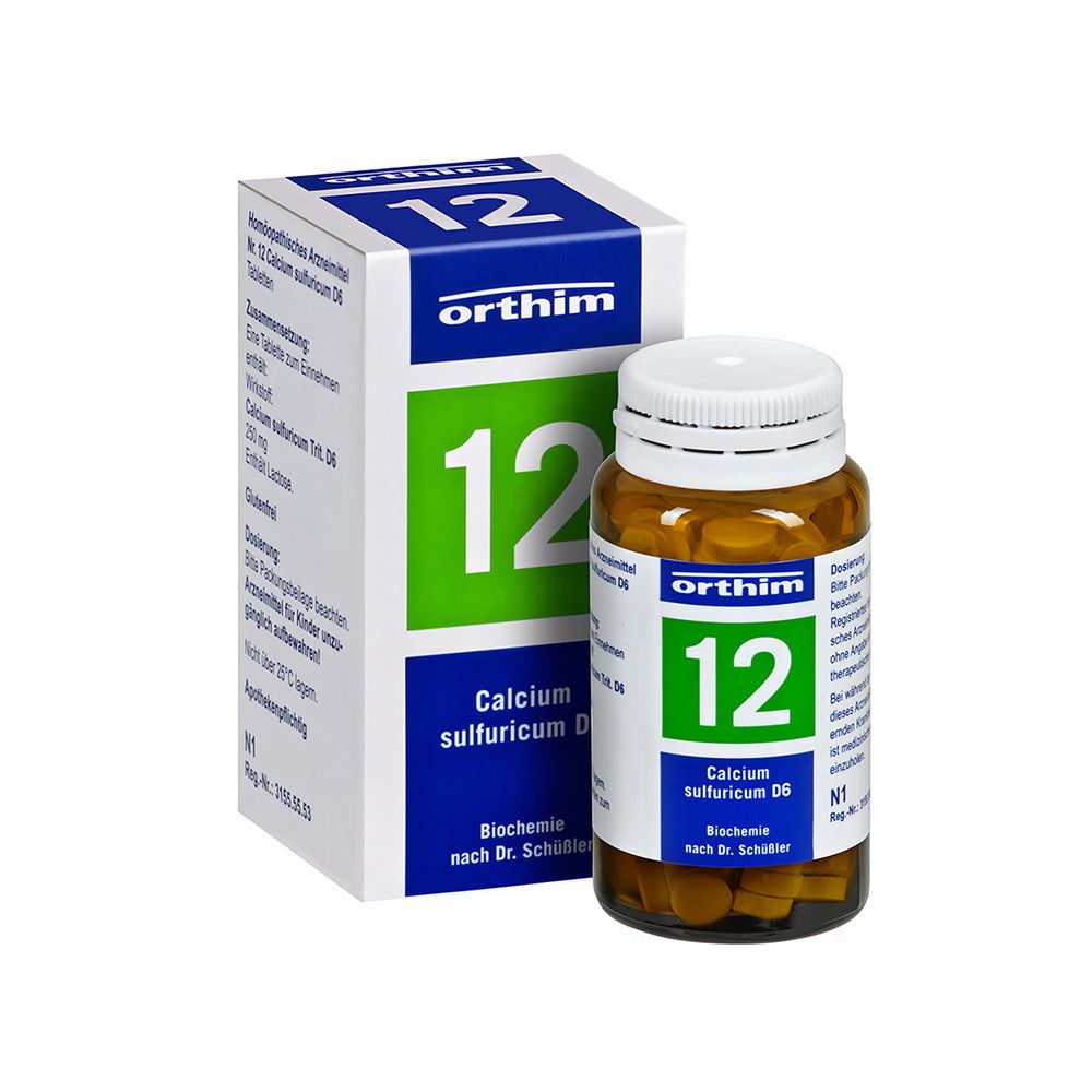 Braune Glasflasche mit Tabletten und Karton. Aufschrift: orthim 12 Calcium sulfuricum D6.