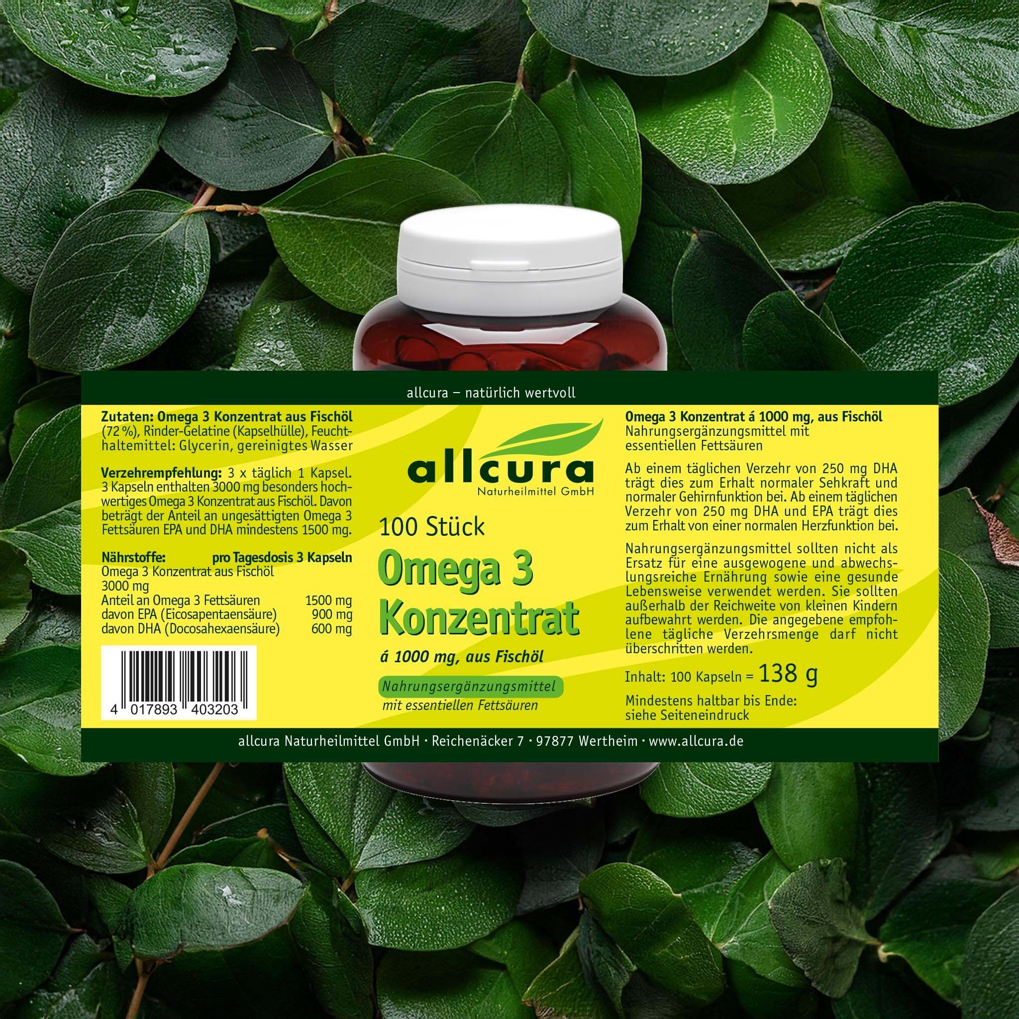 Braune Flasche mit Omega 3 Konzentrat Kapseln, umgeben von grünen Blättern. Aufschrift: allcura.