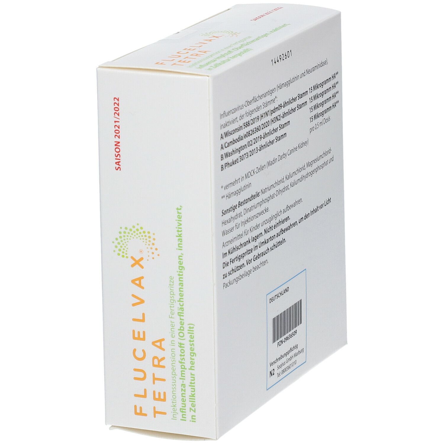 Schrägansicht der Verpackung mit Flucelvax Tetra-Logo und Saisonangabe. Text in deutscher Sprache. Barcode und PZN-Nummer.