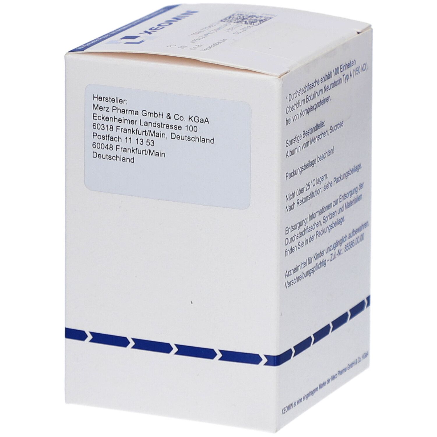 Weiße Schachtel mit XEOMIN-Logo. Herstellerinformationen: Merz Pharma GmbH & Co. KGaA.