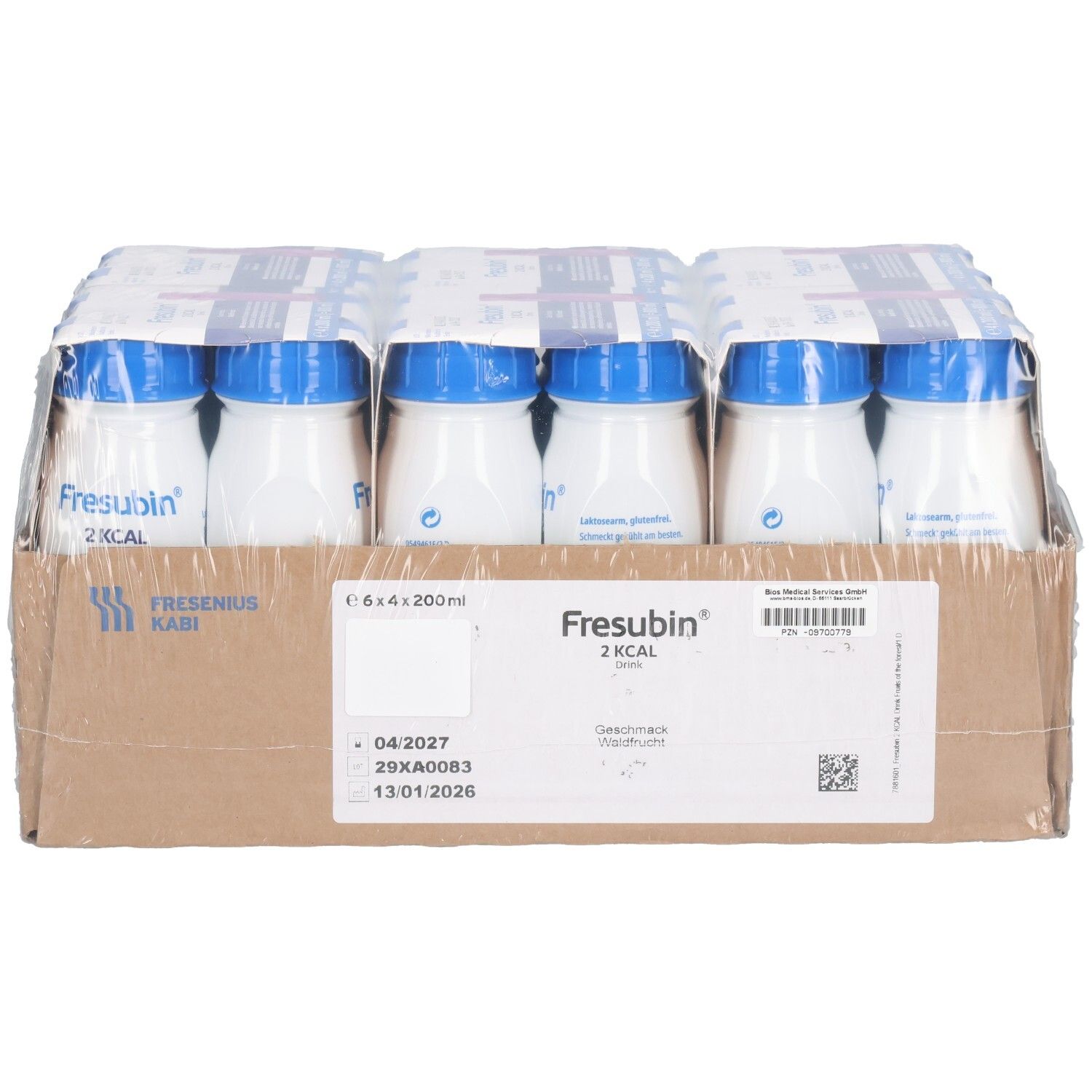 Karton mit 2-kcal-Getränk-Flaschen. Sechs Flaschen mit blauen Deckeln. Aufschrift: Fresubin 2 kcal.