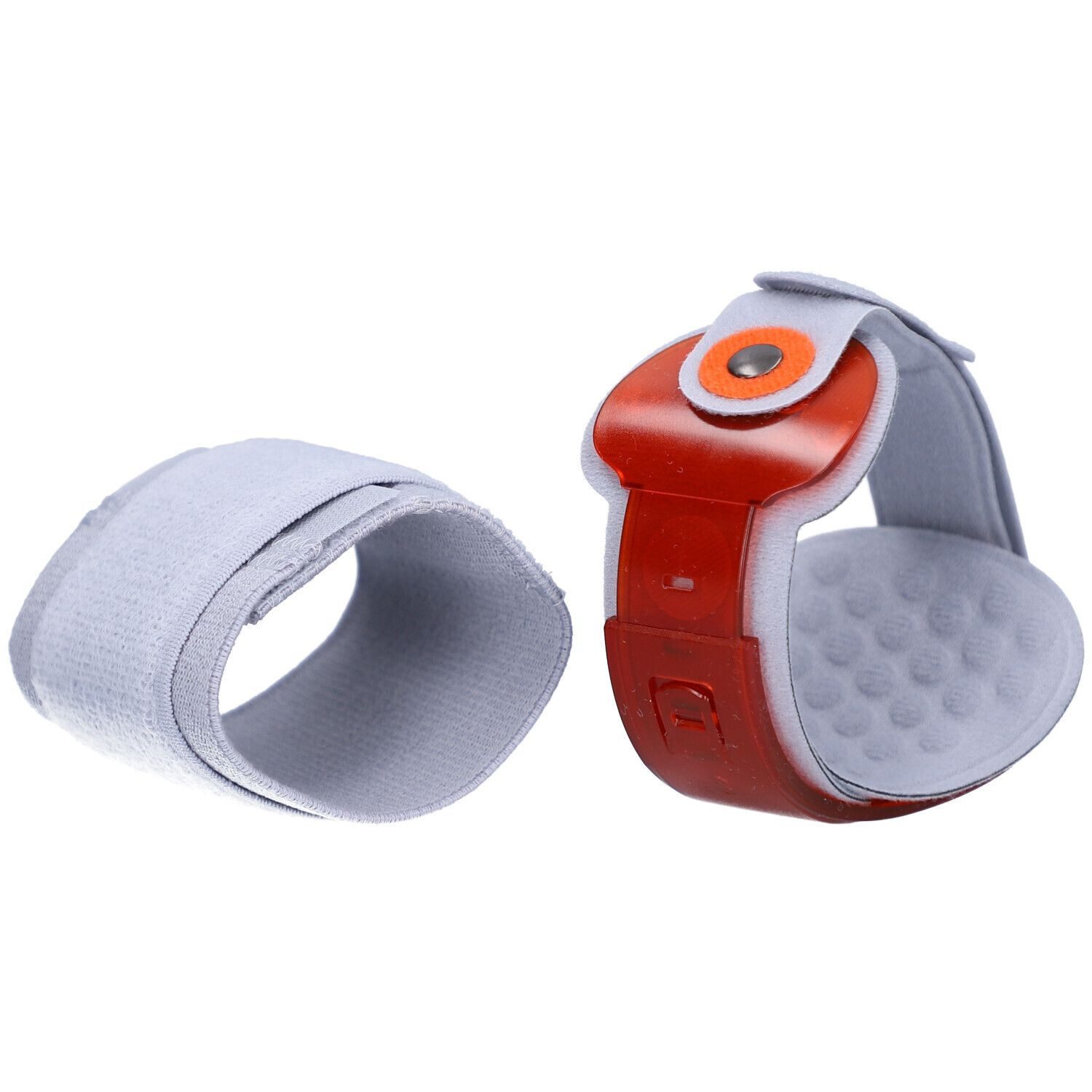 Zwei Bandagen. Eine mit roter Kunststoff-Komponente und Noppen. Die andere ist ein einfacher Klettverschluss.