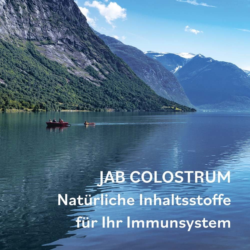 Landschaft mit See und Bergen. Text: JAB Colostrum. Natürliche Inhaltsstoffe für Ihr Immunsystem.