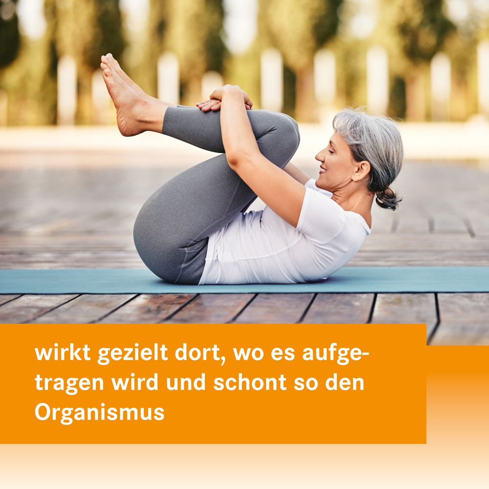 Ältere Frau macht Yoga. Text: wirkt gezielt dort, wo es aufgetragen wird und schont so den Organismus.