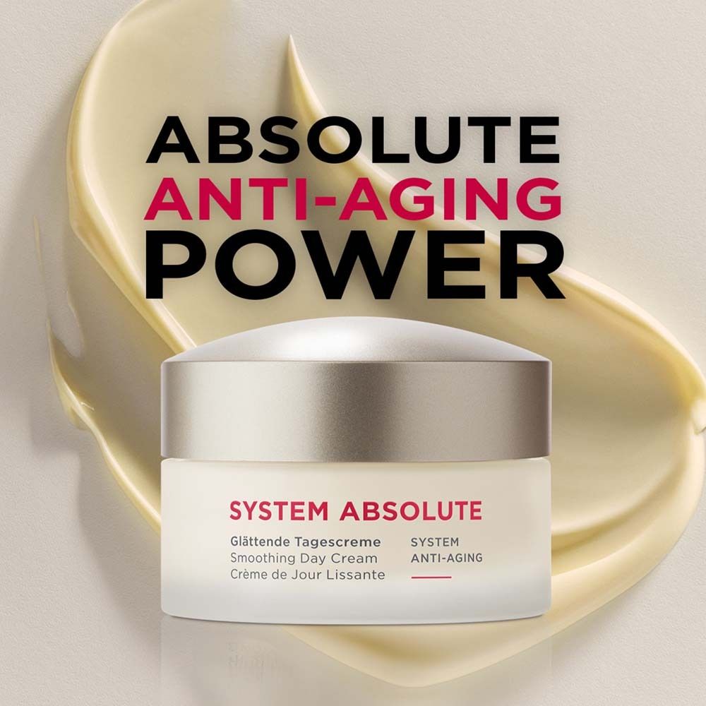 Cremetiegel vor gelbem Hintergrund. Aufschrift: SYSTEM ABSOLUTE, Glättende Tagescreme, Smoothing Day Cream, Crème de Jour Lissante.