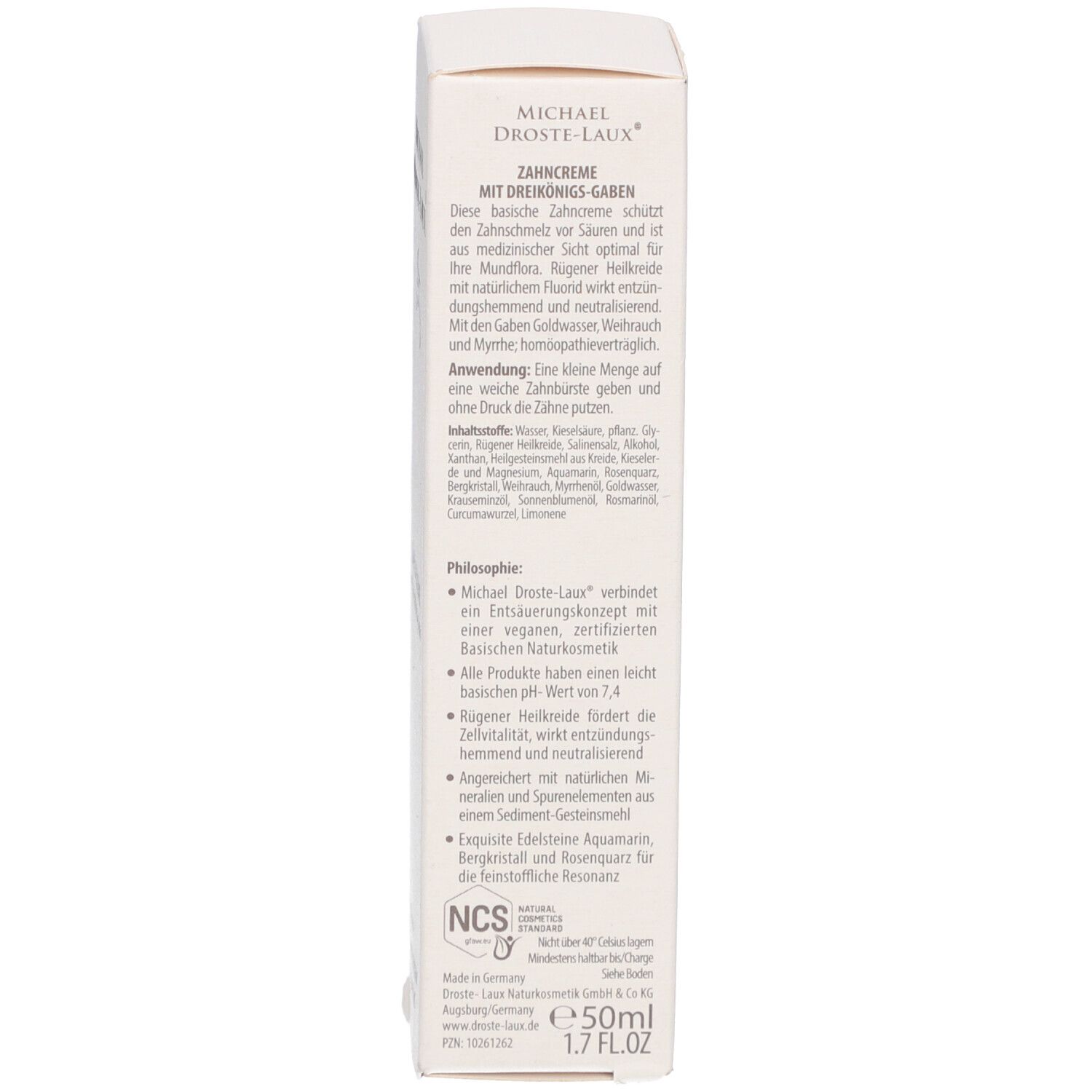 Rechte Seite der Zahncreme-Schachtel. Text: Zahncreme mit Dreikönigs-Gaben. Anwendung, Inhaltsstoffe, Philosophie, Zertifizierungen, 50ml.