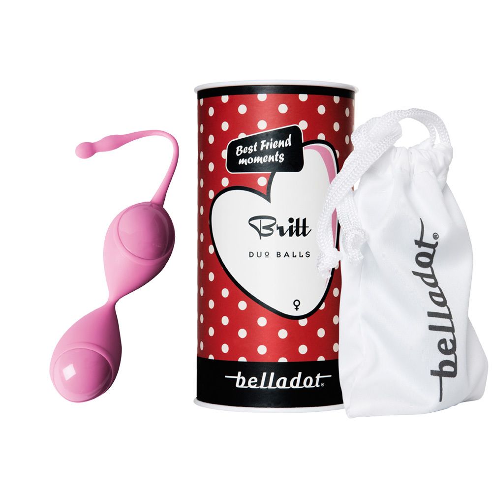 Rosa Duo-Bälle mit Schlaufe, neben roter Verpackung mit weißen Punkten und Aufschrift "Britt Duo Balls". Weiße Tasche mit Logo.