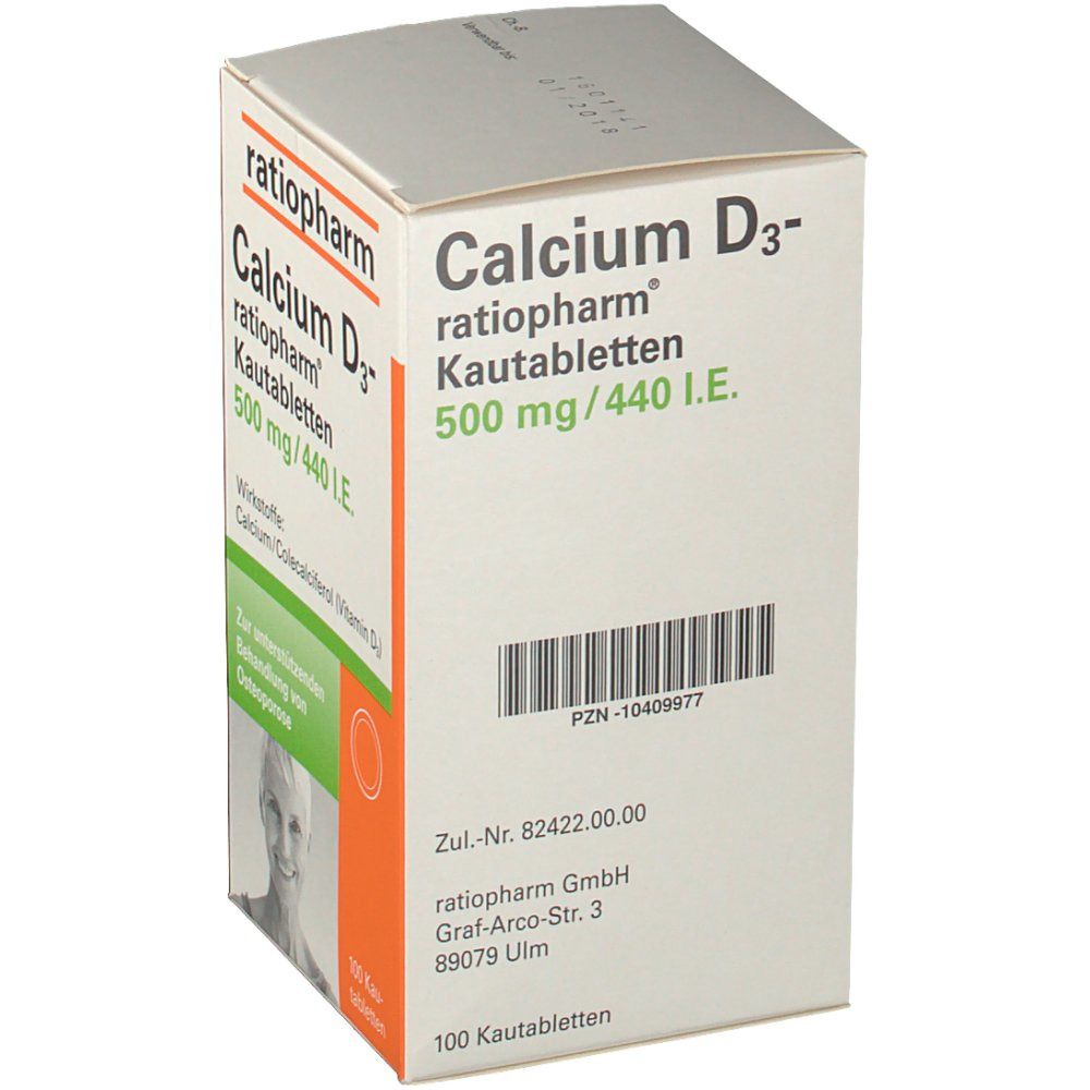 Karton mit Produktinformationen. Aufschrift: Calcium D3-ratiopharm® Kautabletten 500 mg/440 I.E. 100 Tabletten. Barcode und Zulassungsnummer.