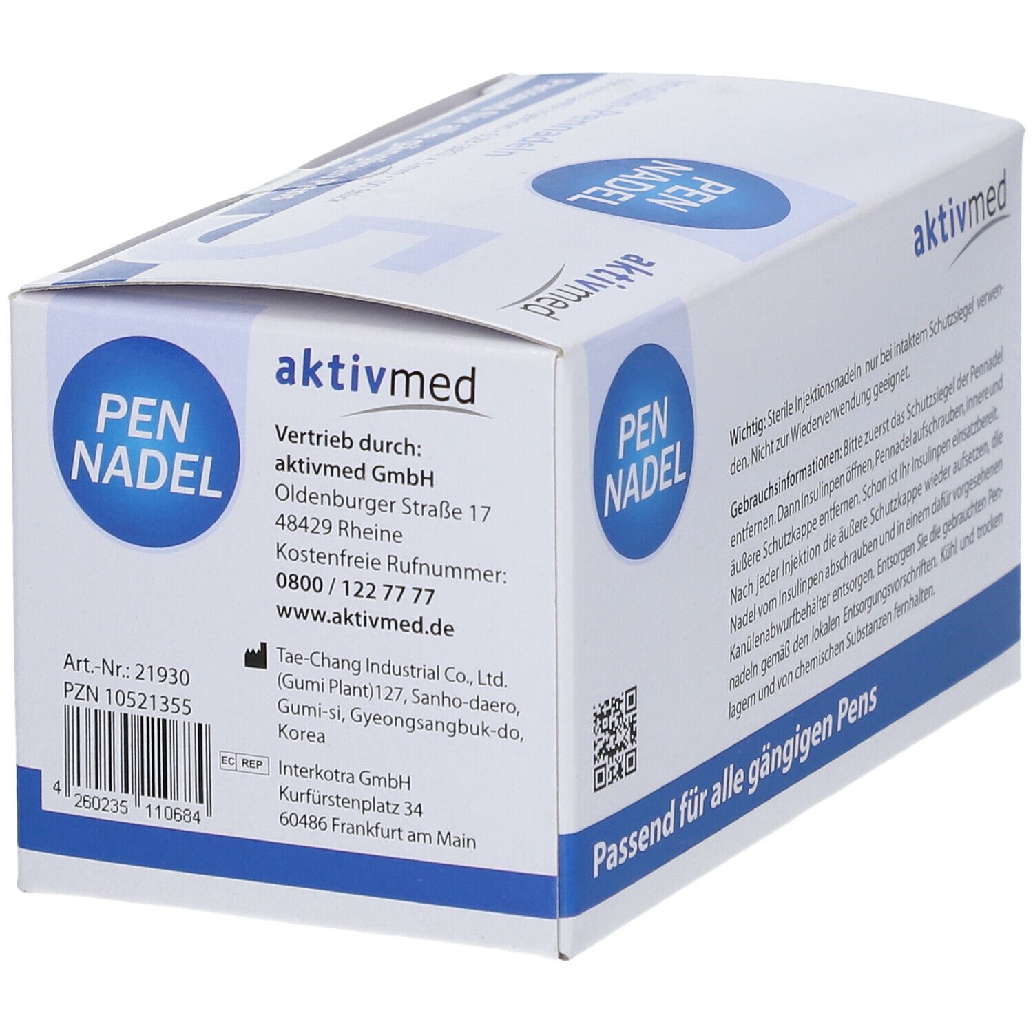 Rückseite eines weißen Kartons mit blauer Aufschrift PEN NADEL und aktivmed Logo. Herstelleradresse und Kontaktinformationen.