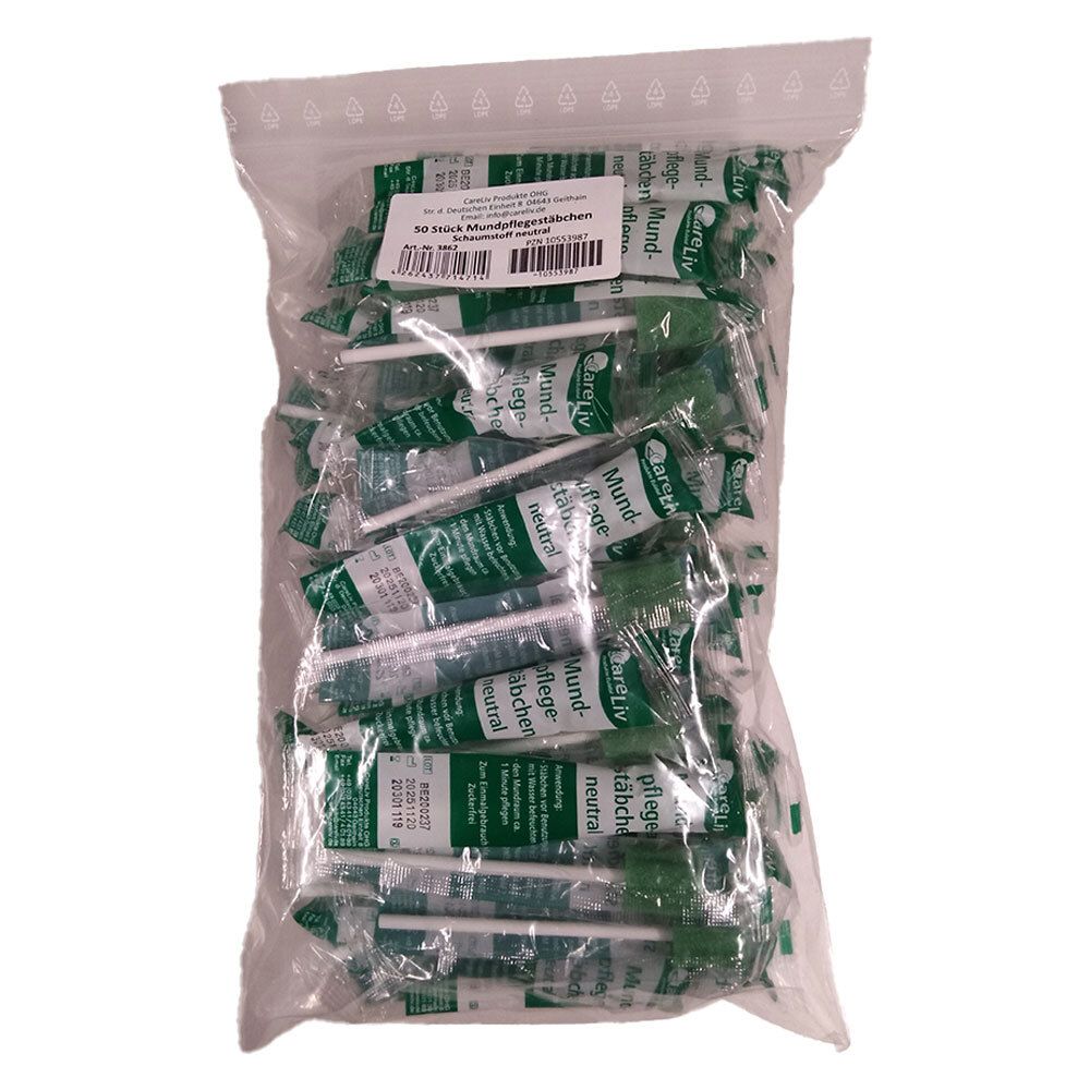 Beutel mit Mundpflegestäbchen. Einzeln verpackt, weißer Stiel, grüner Schaumstoffkopf. Klarer Beutel, Etikett.