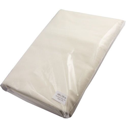 Beige Ruhetuch in transparenter Verpackung. Aufkleber mit Größenangabe: 160 x 200 cm.