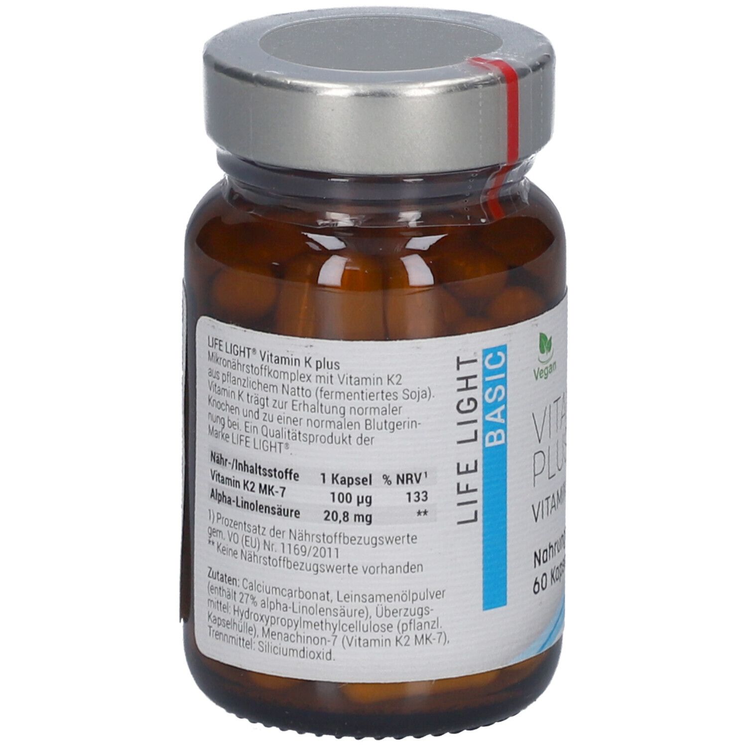 Braune Glasflasche mit silbernem Deckel. Rückseite mit Text: LIFE LIGHT BASIC Vitamin K plus. Nährwertangaben, Zutaten. Vegan-Siegel.