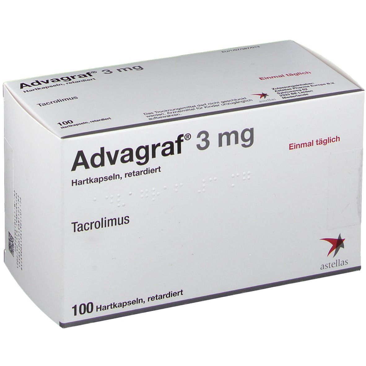 Weiße Schachtel mit ADVAGRAF 3 mg, 100 Hartkapseln. Text: Tacrolimus, Einmal täglich. Astellas-Logo.