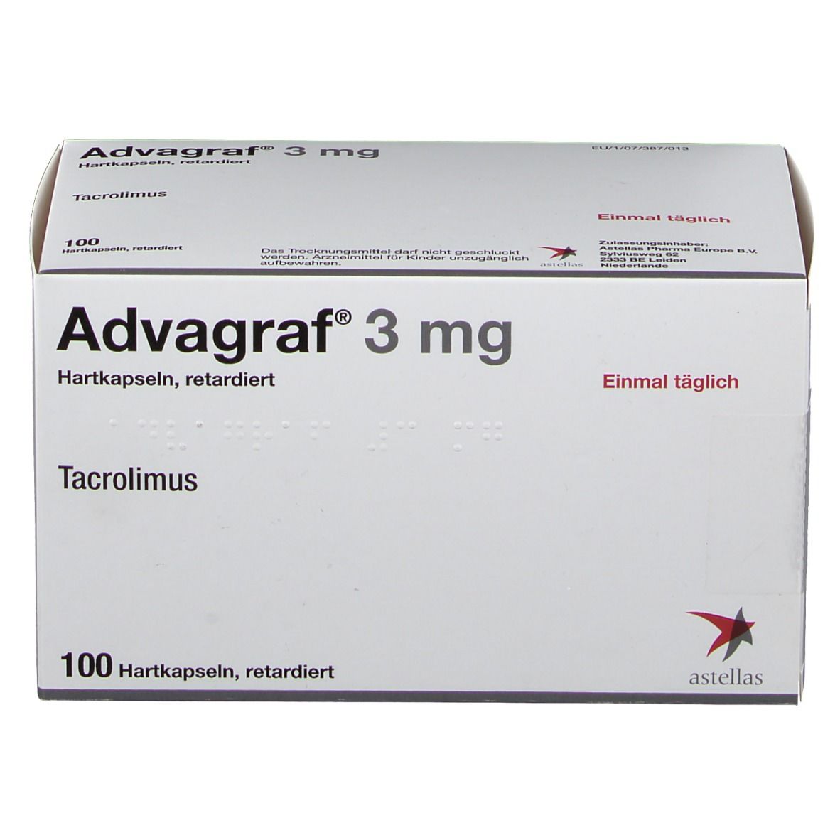 Weiße Schachtel ADVAGRAF 3 mg, 100 Hartkapseln. Text: Tacrolimus, Einmal täglich. Astellas-Logo.