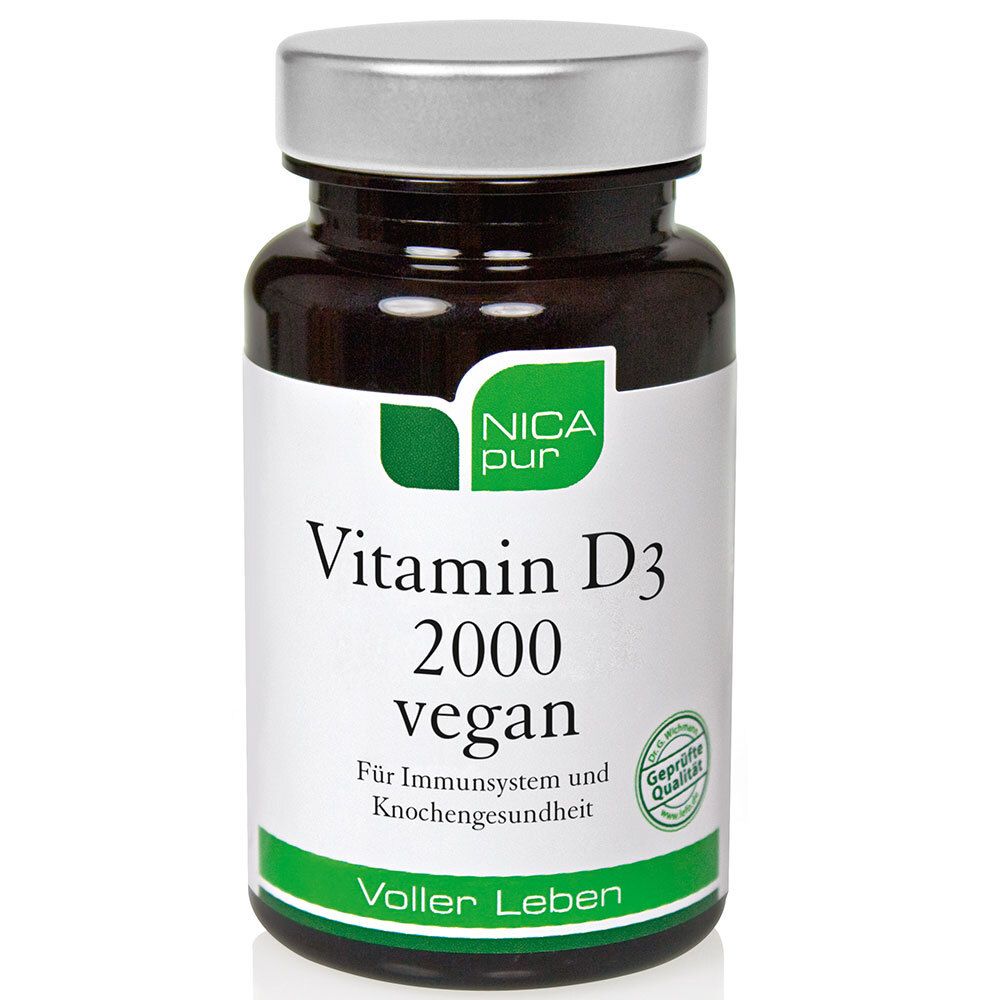 Braune Flasche mit silbernem Deckel. Etikett mit "NICApur", "Vitamin D3 2000 vegan" und Qualitätszeichen.