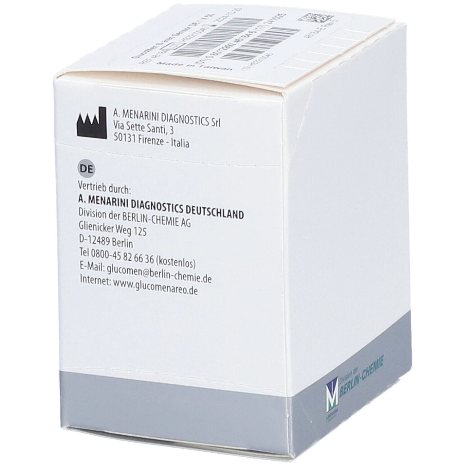 Weißer Karton mit Text. Berlin-Chemie Logo. Grauer Streifen am unteren Rand. Text: Herstelleradresse, Kontaktinformationen.