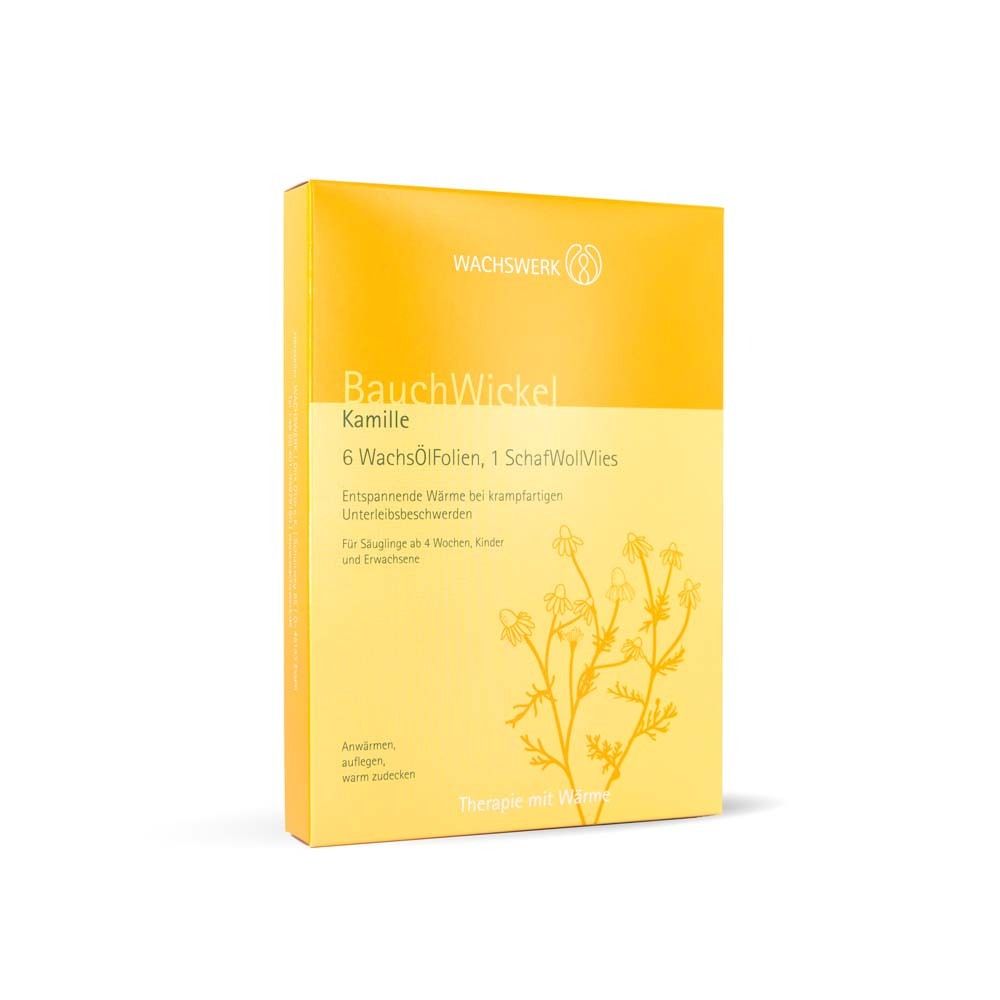 Gelbe Produktverpackung mit Text: BauchWickel Kamille. Enthält 6 WachsÖlFolien, 1 SchafWollvlies. Mit Kamillenblüten-Illustration.