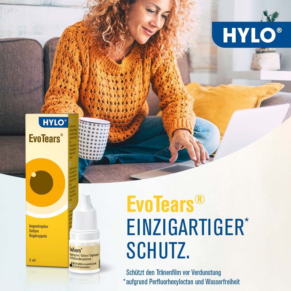 Frau mit Laptop und EvoTears-Verpackung und Flasche. Verpackung mit Produktnamen. Flasche neben der Verpackung.