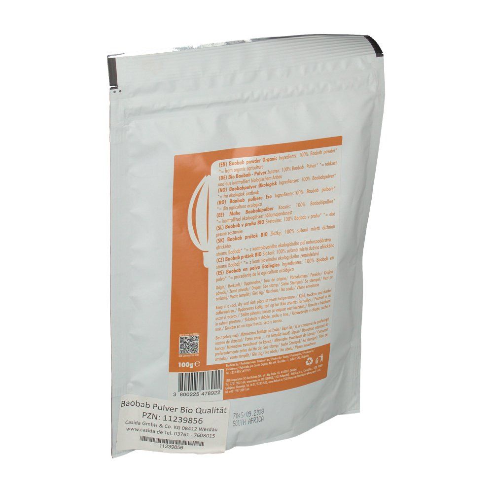 Rückseite eines weißen Beutels. Orangefarbenes Etikett mit Text in mehreren Sprachen. Aufschrift: BAOBAB Pulver Bio Qualität. PZN-Nummer.