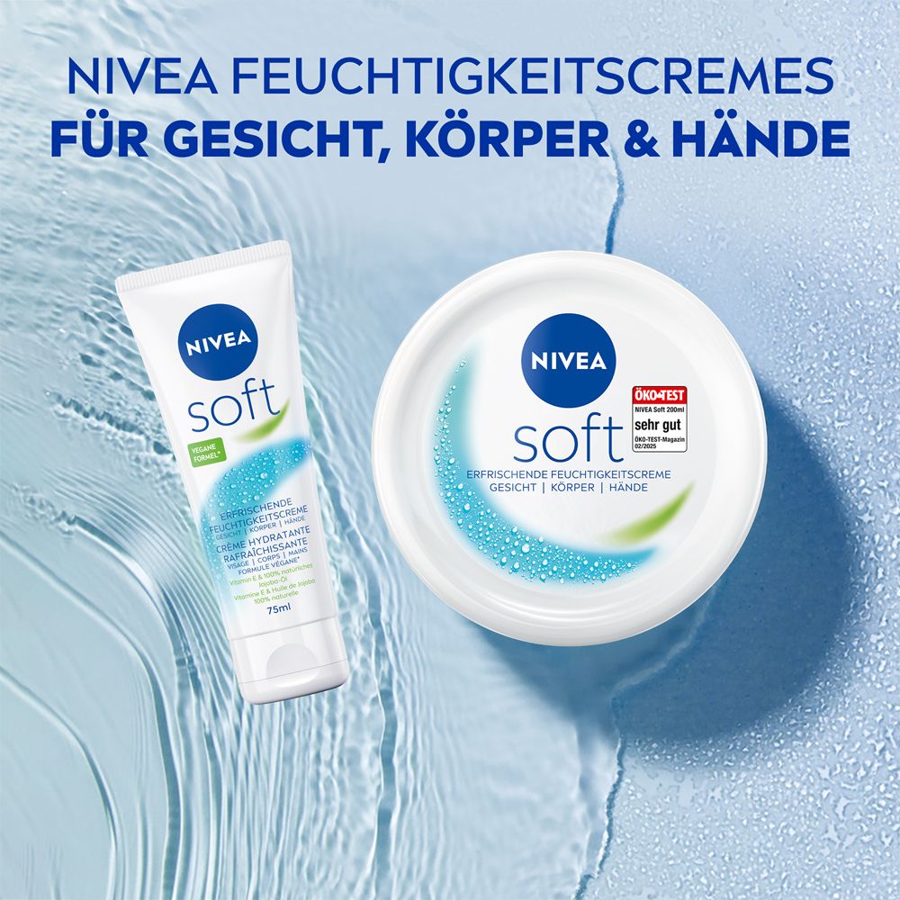 NIVEA Soft Feuchtigkeitscreme Tiegel und Tube auf blauem Hintergrund mit Wasserwellen.