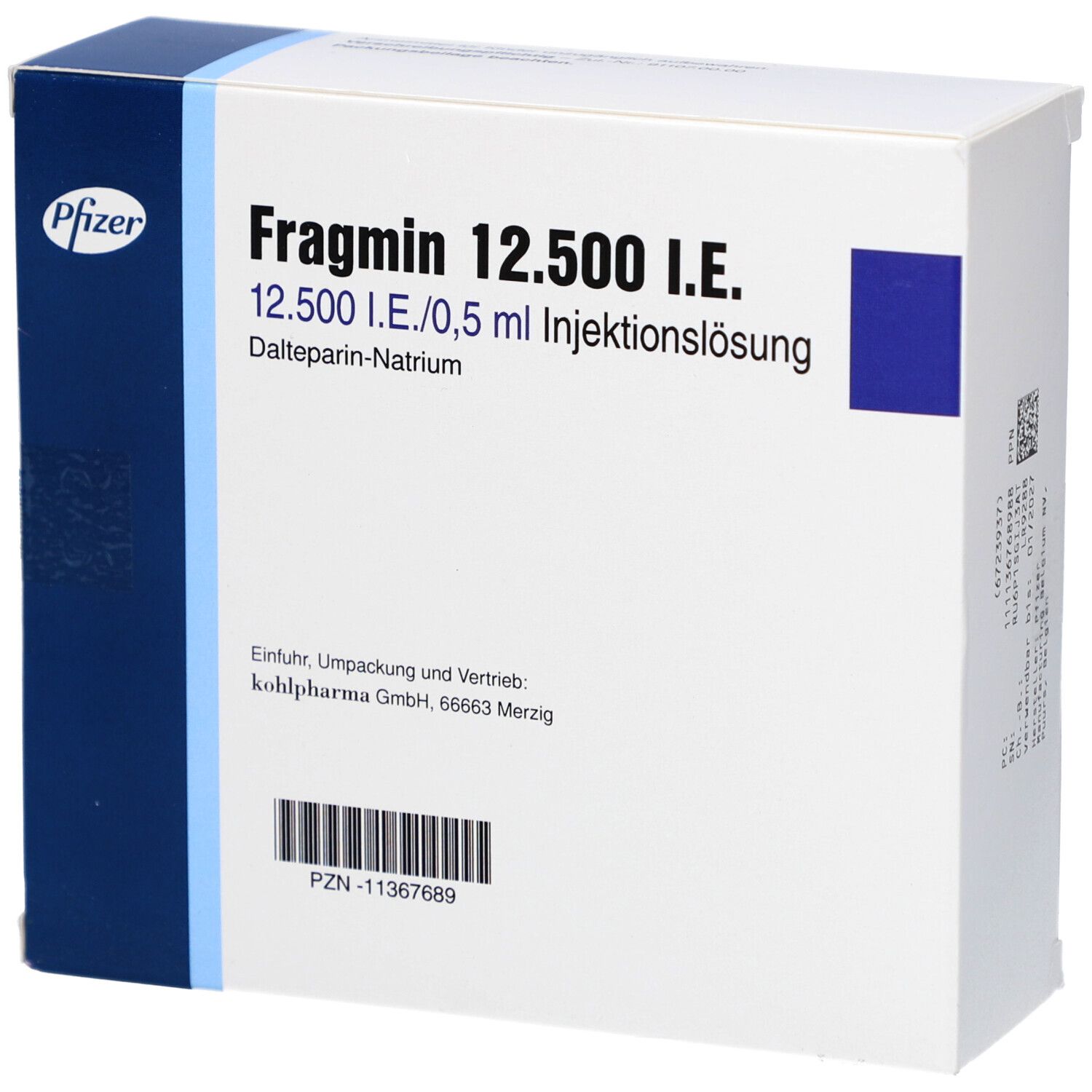 Weiße Faltschachtel mit blauen Akzenten. Aufschrift: Fragmin 12.500 I.E. und Pfizer-Logo. Enthält 12.500 I.E./0,5 ml Injektionslösung.