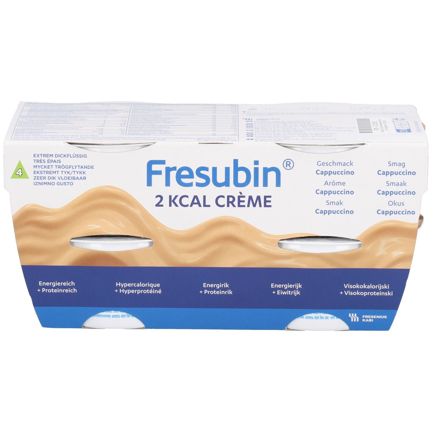 Packung mit vier Bechern FRESUBIN 2 kcal Crème Cappuccino. Blaue und weiße Verpackung mit Produktinformationen und Wellenmuster.