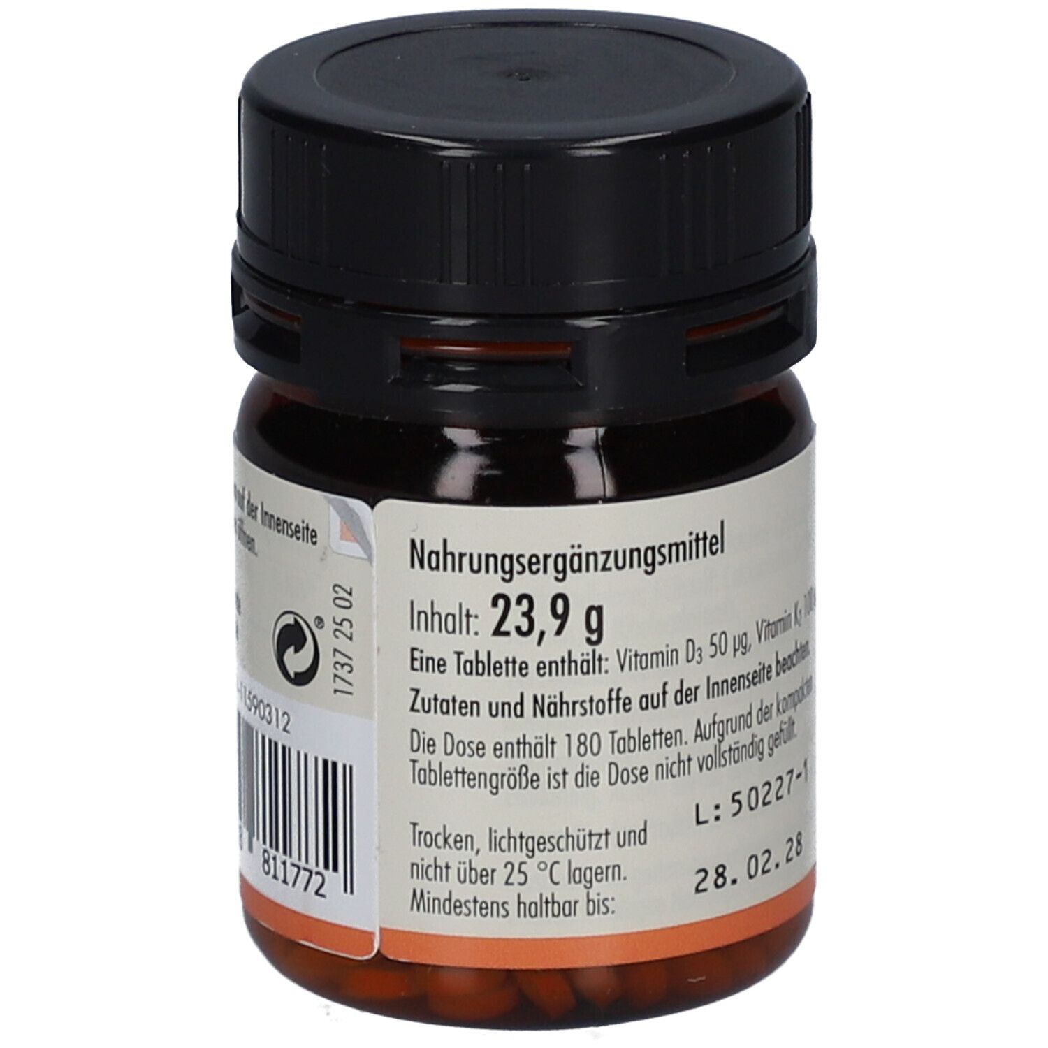 Braune Glasflasche mit schwarzem Deckel. Etikett mit Nährwertangaben: 23,9 g. Enthält 180 Tabletten. Mindestens haltbar bis 28.02.28.