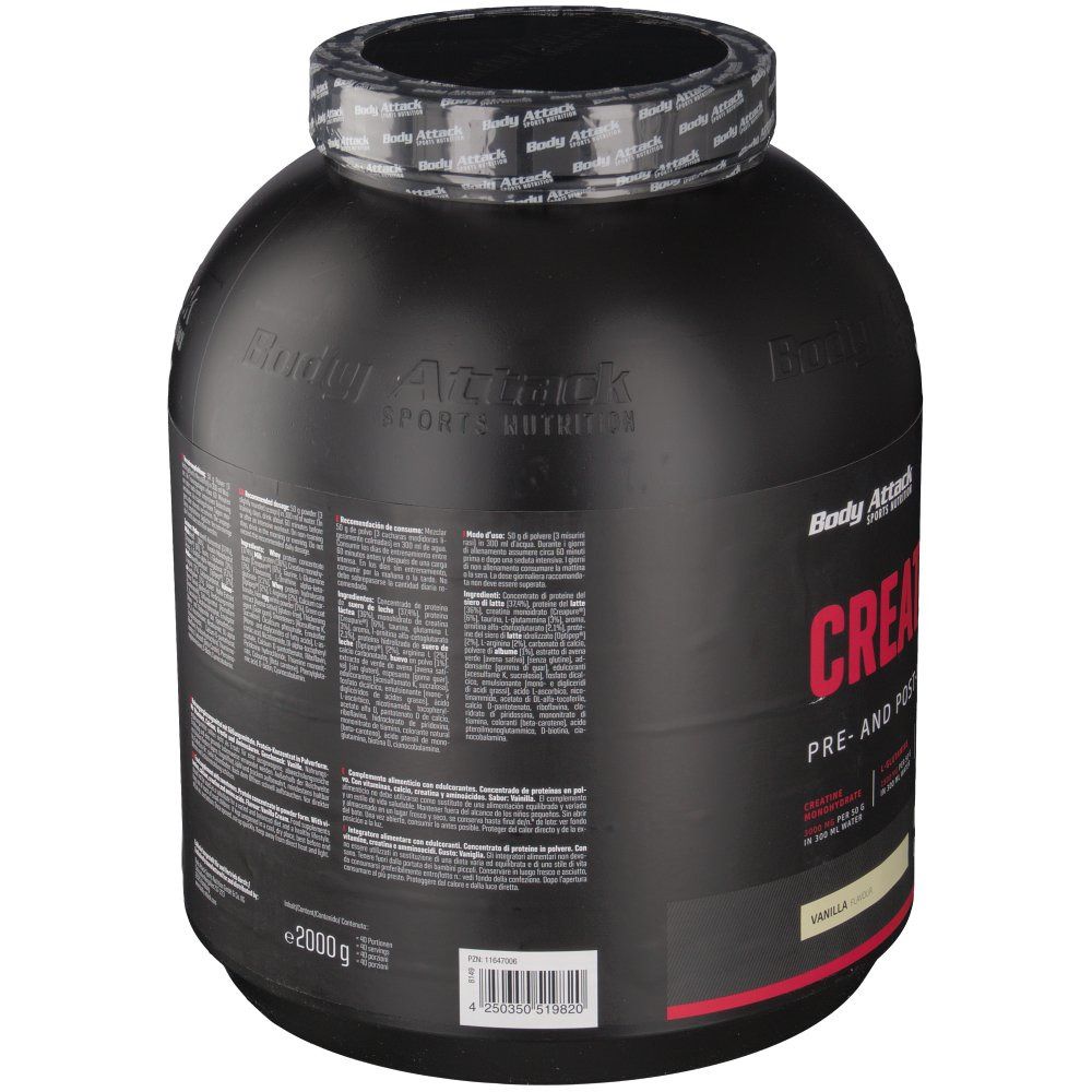 Schwarzer Behälter mit Body Attack-Logo. Aufschrift CREATINE PROTEIN. Rückseite mit Text und Barcode. 2000g, Vanille.